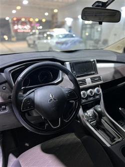 میتسوبیشی ئێکسپاندەر کرۆس